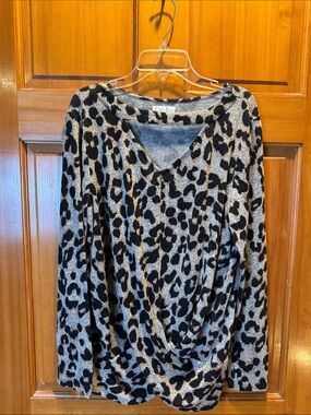 Maurice’s Leopard Print V-Neck Front Twist Draped Long Sleeve Top - Black & Gray